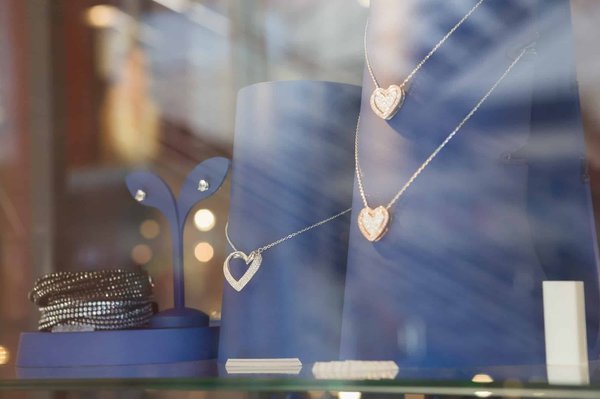 Quel est l'information à retenir sur les bijoux en acier inoxydable ?