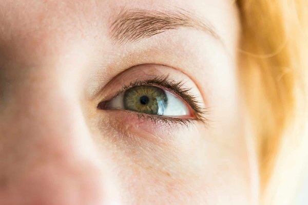 Les yeux hazel sont-ils un signe de personnalité ?