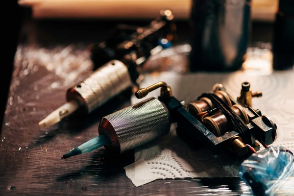 Machine à tatouer : fonctionnement et utilisation de l'appareil