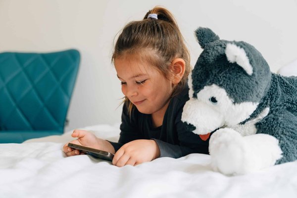 Faites-vous plaisir avec une adorable peluche octopus réversible géante